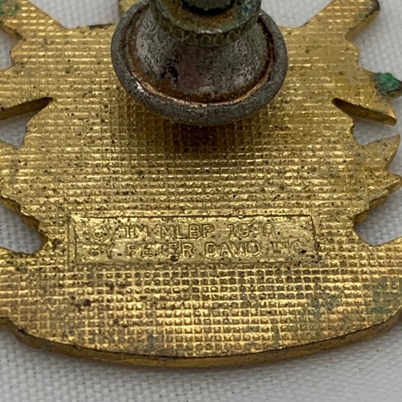 Vintage 90s New York Yankees Gold Tone Collectible Lapel Pin - Picture 5 of 10